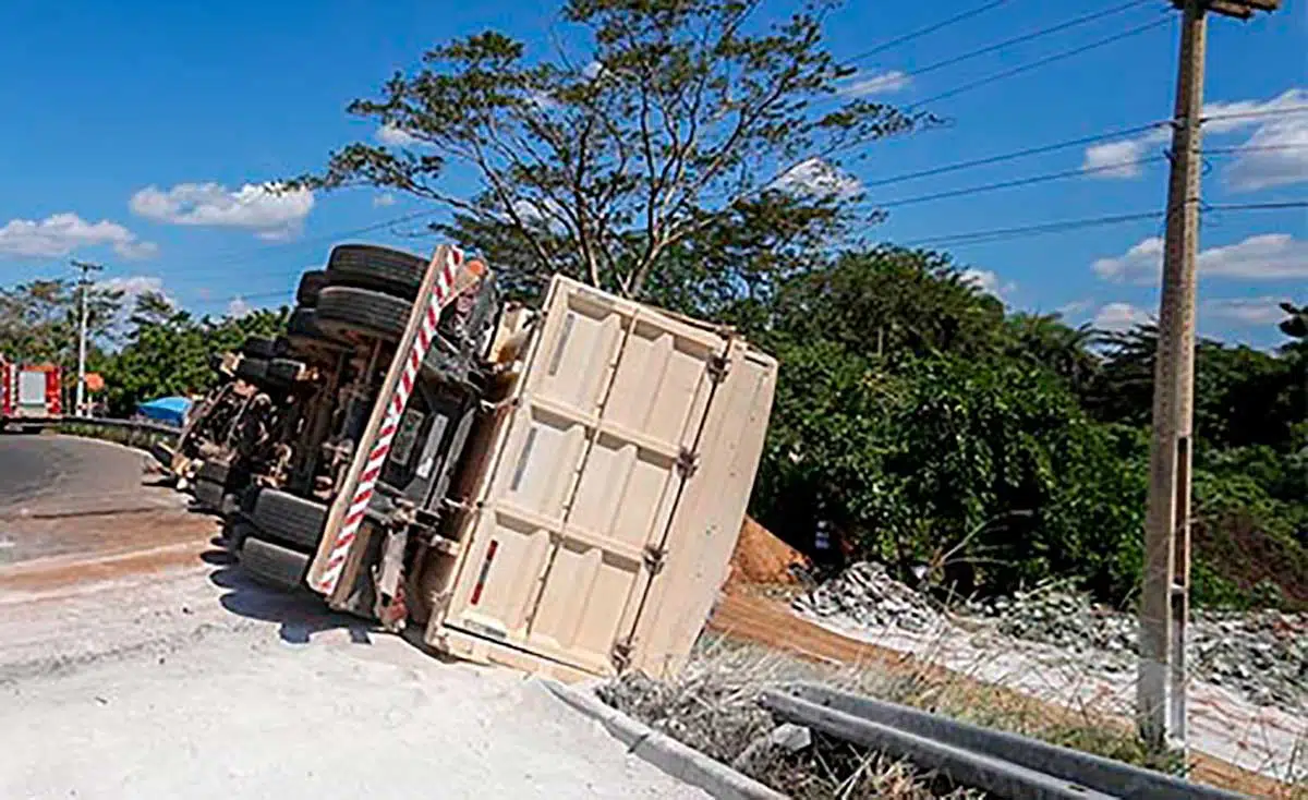 Caminhoneiro Morre Ap S Carreta Tombar No Rodoanel Em Teresina Grande