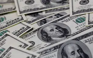 Dólar volta a fechar acima de R$ 5,50 com tensões no exterior