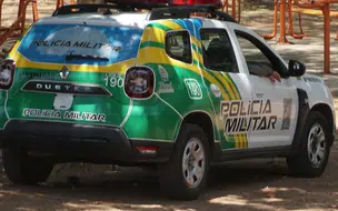 Vídeo: Polícia retira pessoas de terreno ocupado e derruba barracos em operação