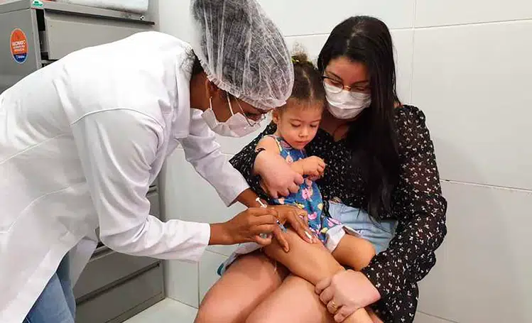 FMS faz busca ativa para atualização da carteira de vacinação de crianças