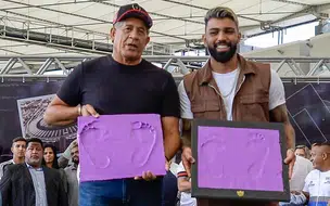 Nunes e Gabigol colocam os pés na Calçada da Fama do Maracanã