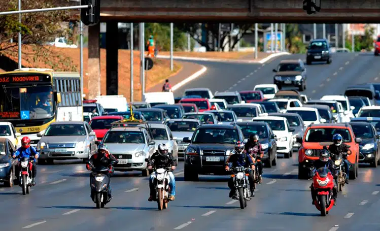 Governo apresenta projeto de lei que reduz taxas e multas de motocicletas