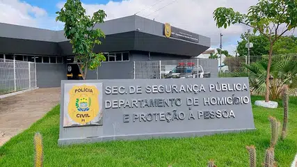 Corpo com marcas de tiro é encontrado ao lado de motocicleta em Teresina