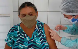 Nove postos de Teresina estão com vacina contra a COVID-19 disponíveis