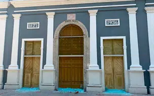 Vândalos quebram portas de vidro de Catedral no Centro de Teresina