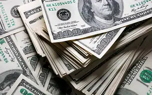 Dólar fecha abaixo de R$ 4,90 pela primeira vez em 28 meses