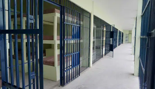 Dois detentos fogem de penitenciária em Altos; um já foi recapturado