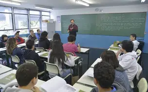 Piso do magistério tem reajuste de 5,4% e vai a R$ 5,1 mil em 2026