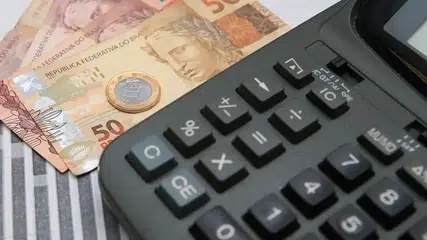 Tarifa de 37,5% atingirá quase 4 mil produtos brasileiros, estima CNI