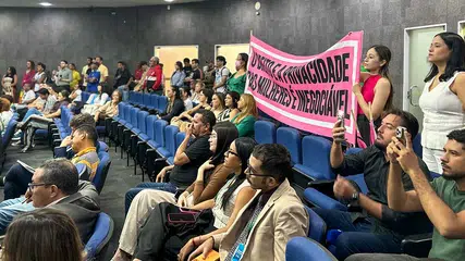 Câmara de Teresina aprova projeto que restringe uso de banheiros femininos por mulheres trans