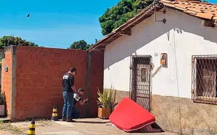 Homem é encontrado morto após vizinhos ouvirem tiros em Regeneração