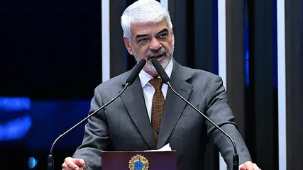 Aprovar fim da escala 6x1 deve ser prioridade no Senado, diz Humberto Costa