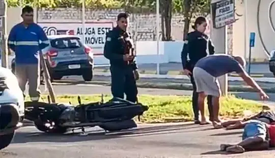 Acidente entre carro e moto na Av Zequinha Freire em Teresina resulta em dois feridos