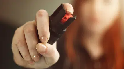 Lei autoriza venda de spray de pimenta para segurança das mulheres